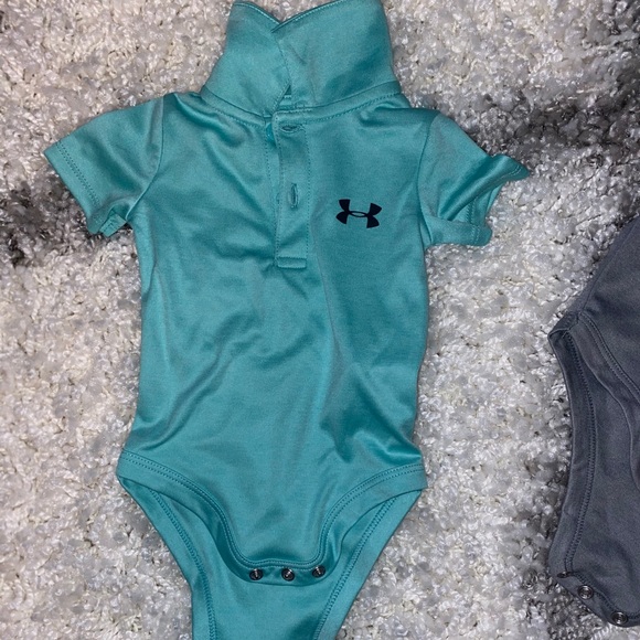 Under Armour 0-3 collared bodysuits - Picture 2 of 5